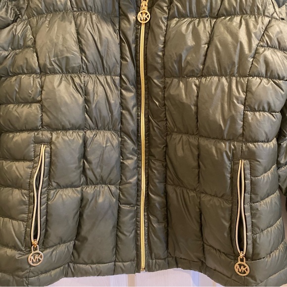 Women’s Michael Kors puffer jacket, lightweight, green, medium. - Picture 3 of 5